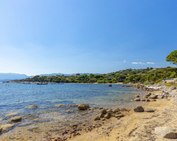 Porto Vecchio, Domaine de Cala Rossa, 5 chambres, vue mer et pied dans l’eau, Villa Mare