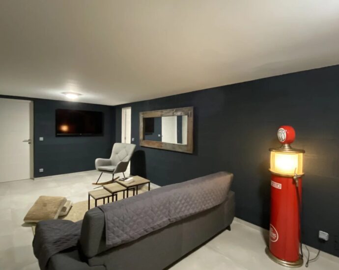 Villata, 5 bedroom semi-detached villa with pool and sea view, RL309 Villata