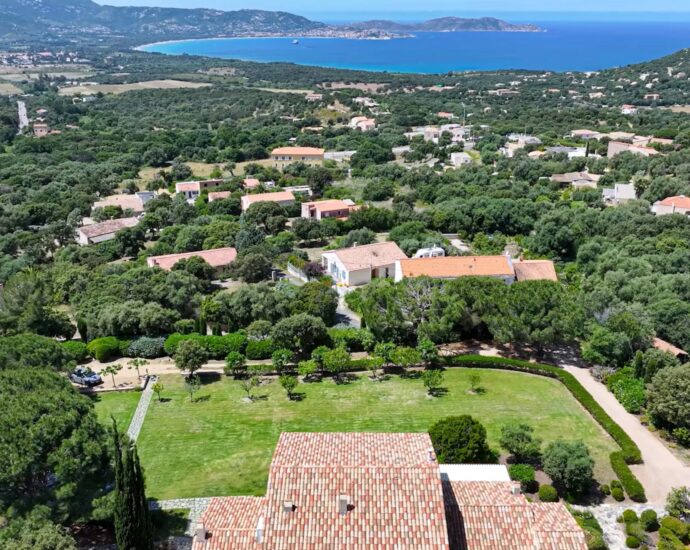 Lumio, 7 bedroom villa, swimming pool, panoramic sea view, close to the beach