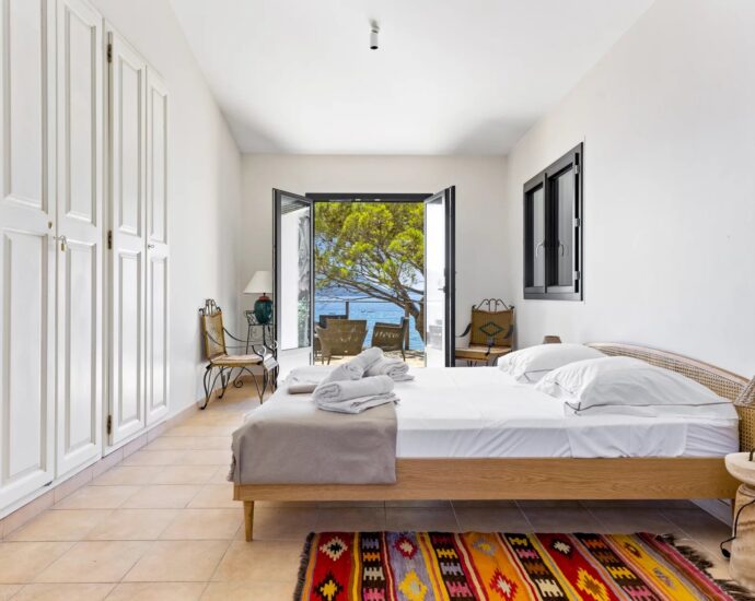 Porto Vecchio, Domaine de Cala Rossa, 5 chambres, vue mer et pied dans l’eau, Villa Mare