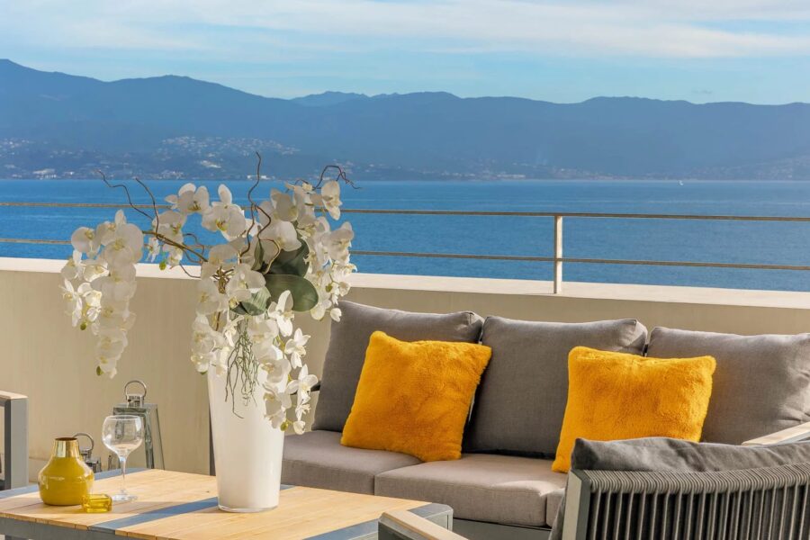 Exclusivité, Ajaccio, Penthouse, 4 chambres, vue mer panoramique, plage à pied