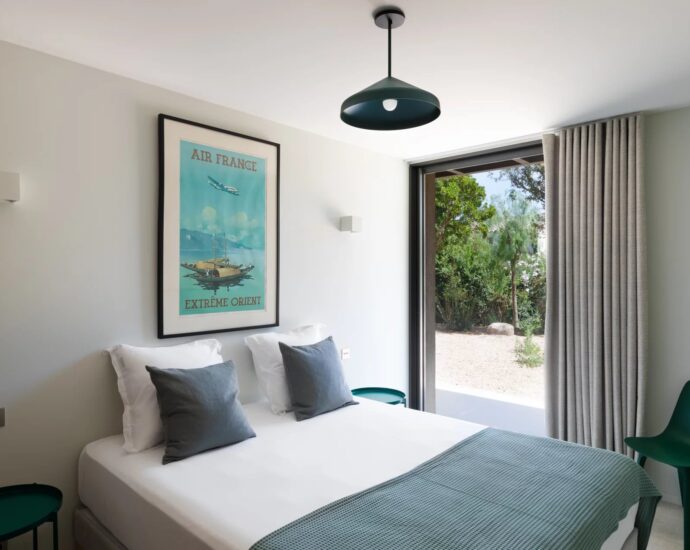 Porto-Vecchio, Domaine de Cala Rossa, villa 4 bedrooms, swimming pool and beach at walking distance,