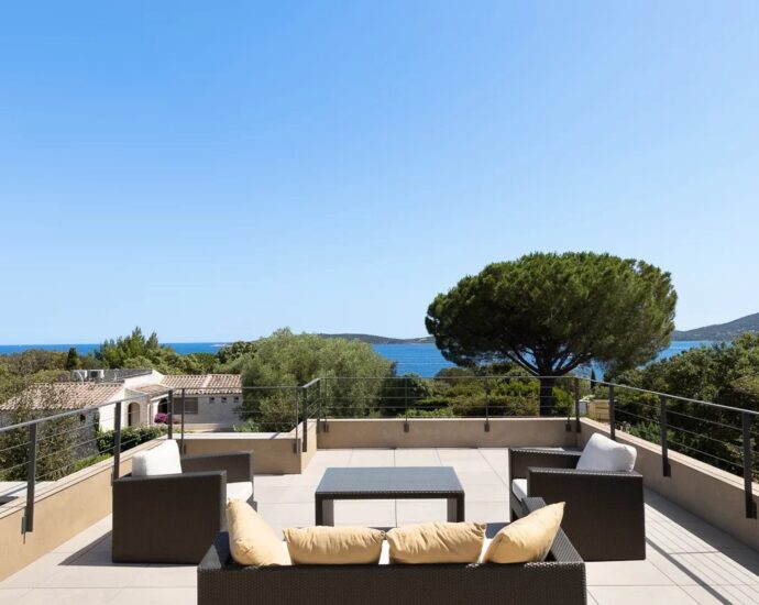 Porto-Vecchio, Domaine de Cala Rossa, villa 4 bedrooms, swimming pool and beach at walking distance,