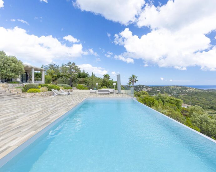 Saint-Cyprien, villa 5 chambres, appartement indépendant 2 chambres, piscine, vue mer, proche plage