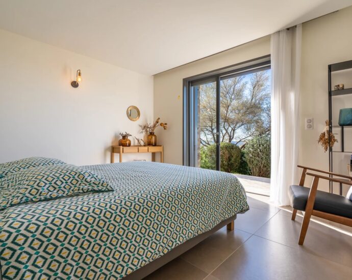 Lumio, Villa d’architecte, 6 chambres, vue mer panoramique, piscine chauffée, proche des plages