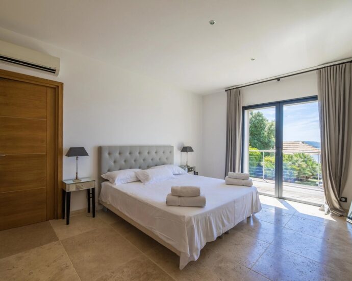 Porto-Vecchio, Golfo di sogno, villa 6 chambres, pied dans l&rsquo;eau, RL260 Villa Golfo di Sogno