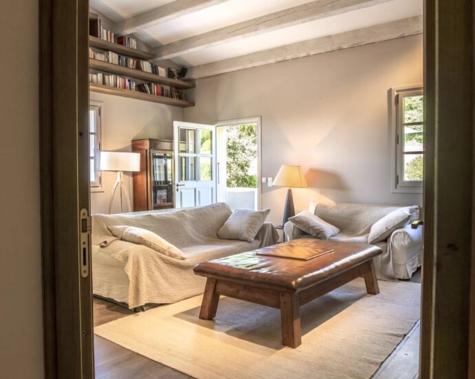 Lumio, 7 bedroom villa, swimming pool, panoramic sea view, close to the beach