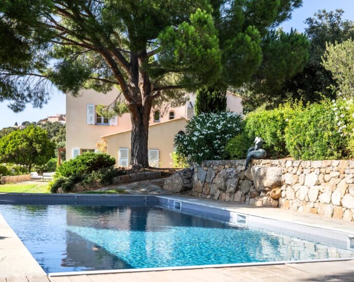 Lumio, 7 bedroom villa, swimming pool, panoramic sea view, close to the beach