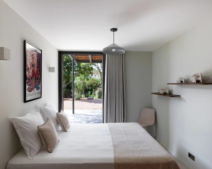 Porto-Vecchio, Domaine de Cala Rossa, villa 4 bedrooms, swimming pool and beach at walking distance,