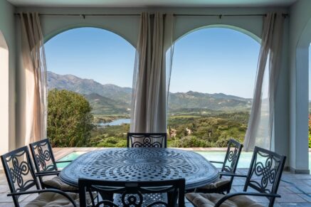 Oletta, architect-designed villa, 5 bedrooms, swimming pool, panoramic sea and mountain views, close to the beach