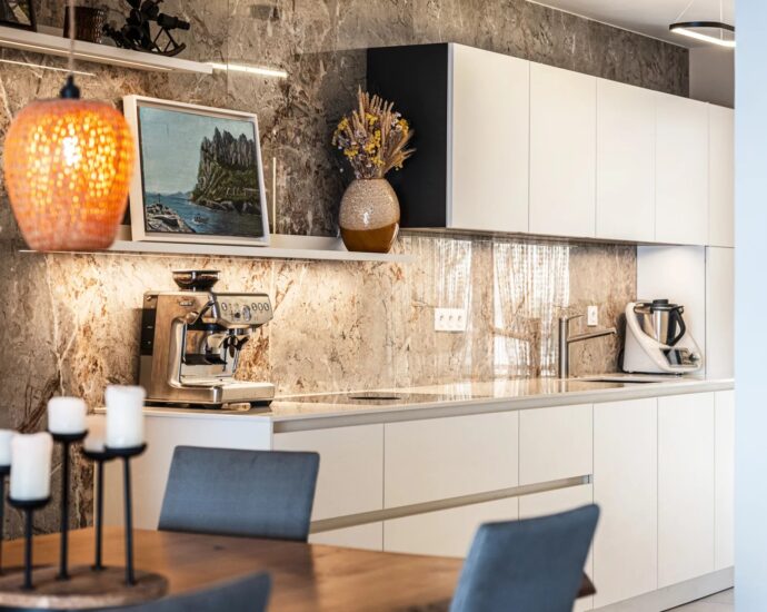 Ajaccio, Route des Sanguinaires, Duplex apartment, 4 bedrooms, panoramic sea view, walking distance to the beach