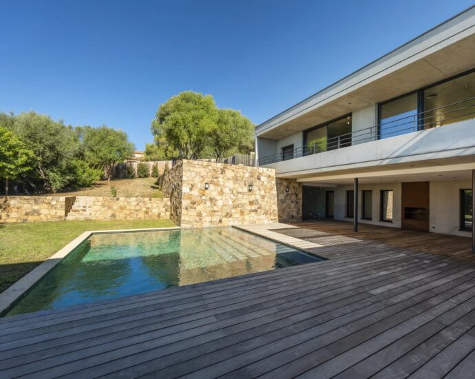 Abbartello, Olmeto, Villa d&rsquo;architecte, 6 chambres, vue mer panoramique, plage à pied