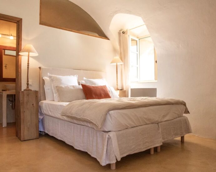 Lumio, 7 bedroom villa, swimming pool, panoramic sea view, close to the beach