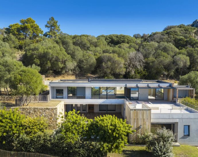 Abbartello, Olmeto, Villa d&rsquo;architecte, 6 chambres, vue mer panoramique, plage à pied