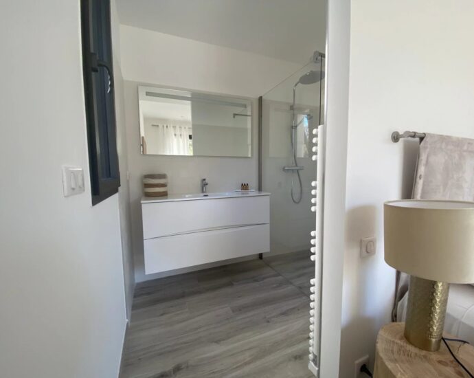 Villata, 5 bedroom semi-detached villa with pool and sea view, RL309 Villata