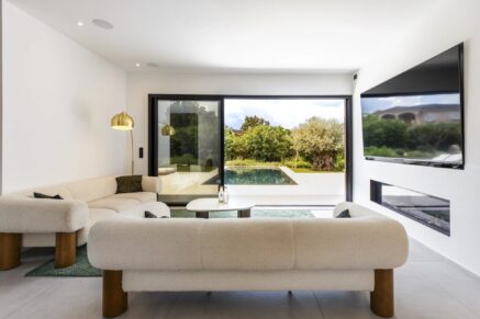 Lecci, Contemporary Villa , 3 Bedrooms, Pool, Near the Beach