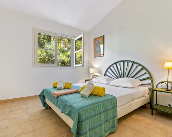 Porto Vecchio, Domaine de Cala Rossa, 5 chambres, vue mer et pied dans l’eau, Villa Mare