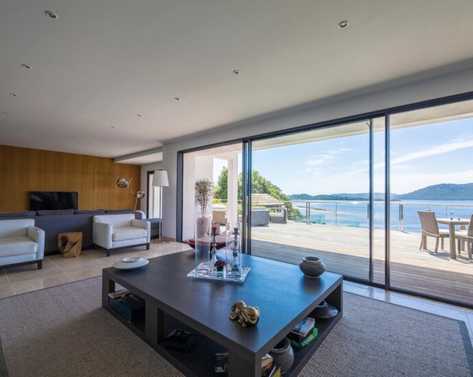 Porto-Vecchio, Golfo di sogno, villa 6 chambres, pied dans l&rsquo;eau, RL260 Villa Golfo di Sogno