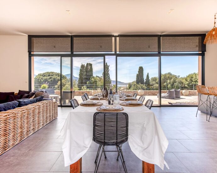 Lumio, 5 Bedroom Villa with Independent Apartment, Heated Pool, Close to the Beache