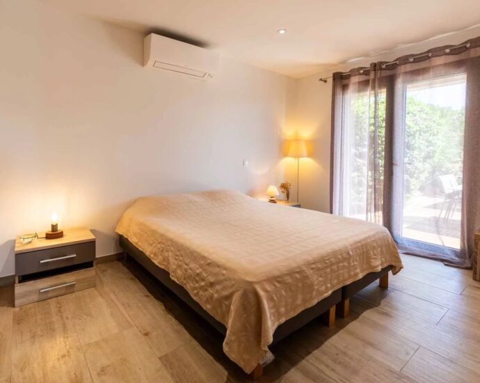 Porto-Vecchio, Villa 4 bedrooms, Mountain view and sea view,