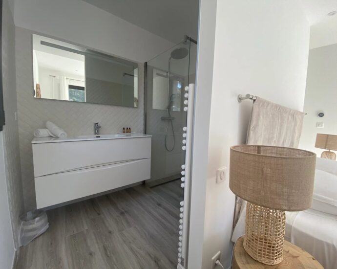 Villata, 5 bedroom semi-detached villa with pool and sea view, RL309 Villata