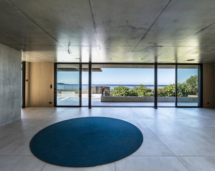 Abbartello, Olmeto, Villa d&rsquo;architecte, 6 chambres, vue mer panoramique, plage à pied