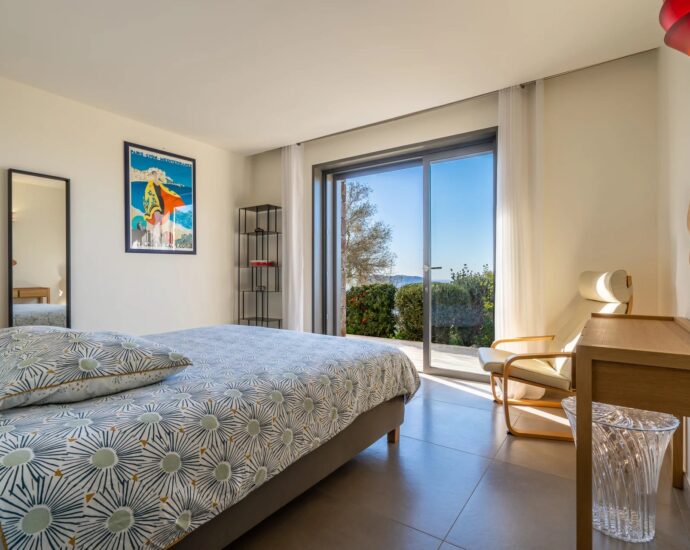 Lumio, Villa d’architecte, 6 chambres, vue mer panoramique, piscine chauffée, proche des plages