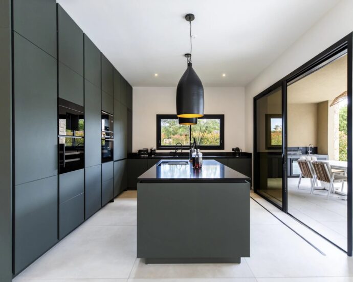 Lecci, Villa Contemporaine, 3 chambres, Piscine, Proche plage