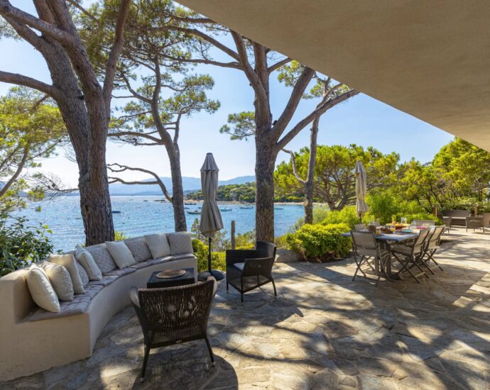 Porto Vecchio, Domaine de Cala Rossa, 5 chambres, vue mer et pied dans l’eau, Villa Mare