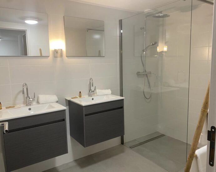 Villata, 5 bedroom semi-detached villa with pool and sea view, RL309 Villata