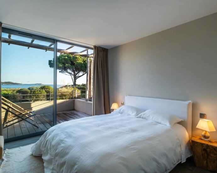 Exclusivity, Exceptional waterfront property, Rare opportunity, Porto-Vecchio, Domaine de Cala Rossa, 7-bedroom, 7 bathroom villa with pool