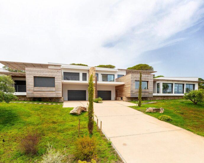 Villata, 5 bedroom semi-detached villa with pool and sea view, RL309 Villata