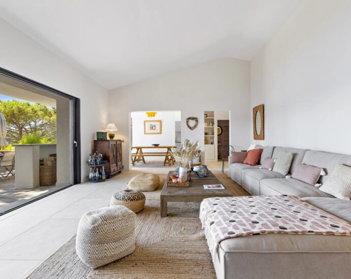 Porto Vecchio, Domaine de Cala Rossa, 5 chambres, vue mer et pied dans l’eau, Villa Mare