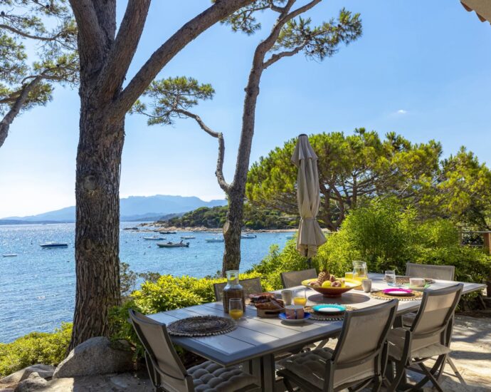 Porto Vecchio, Domaine de Cala Rossa, 5 chambres, vue mer et pied dans l’eau, Villa Mare
