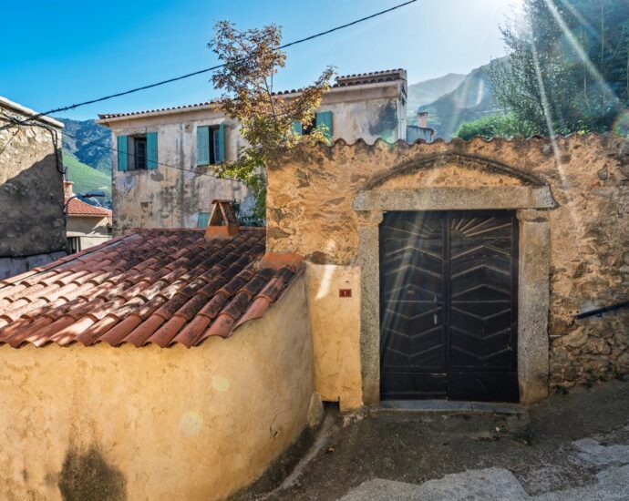 Exclusivity, Balagne, Occhiatana, Manor House to Renovate, 12 Rooms, Outbuilding, Mountain Views, Close to L’Île-Rousse and the Beaches