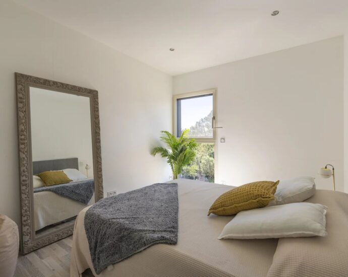 Cala Rossa, Villa with Garden, 3 Bedrooms, Walking Distance to the Beach