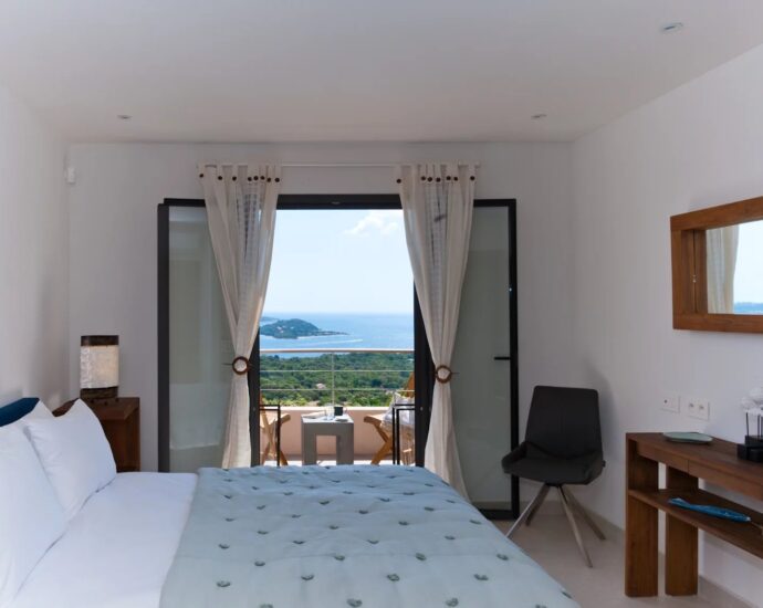 Porto-Vecchio, Villa with Panoramic Sea View, 4 Bedrooms, Pool, Close to the Beach