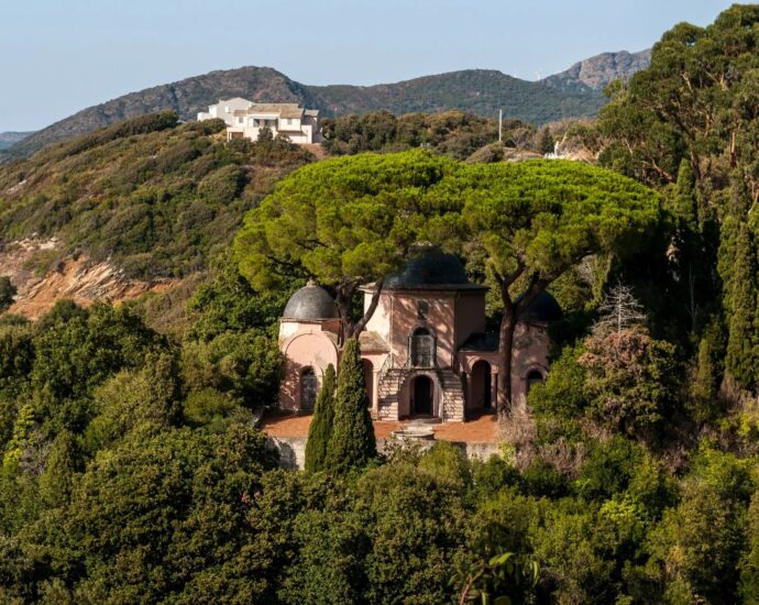 Cap Corse, Pino, Sea-View Manor House, 6 Bedrooms, Independent Studio, To Renovate, Close to the beach