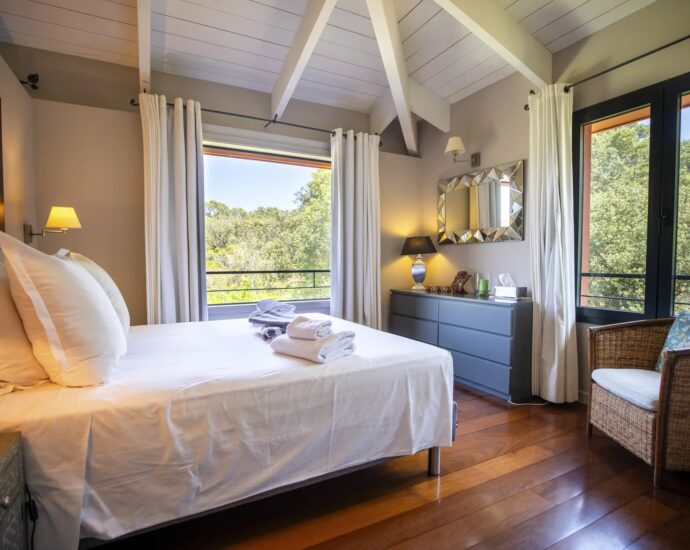 Porto Vecchio, Domaine de Cala Rossa, villa 6 chambres, piscine, vue mer, plage à pieds