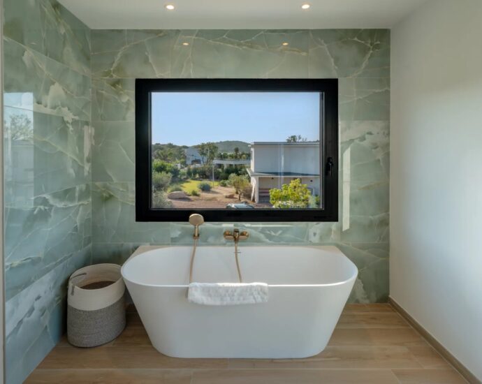 Private estate, 5-bedroom villa, swimming pool, close to the beach