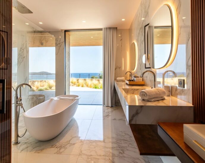 Sainte Lucie de Porto-Vecchio, Caramontinu, Private estate, 6-bedroom villa, swimming pool, sea view