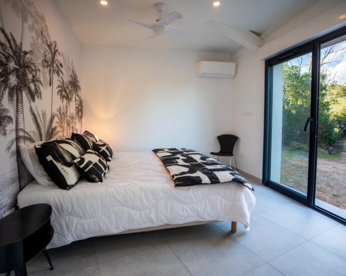 Porto Vecchio, Palombaggia, 3 bedroom villa, swimming pool, sea view and beach on foot