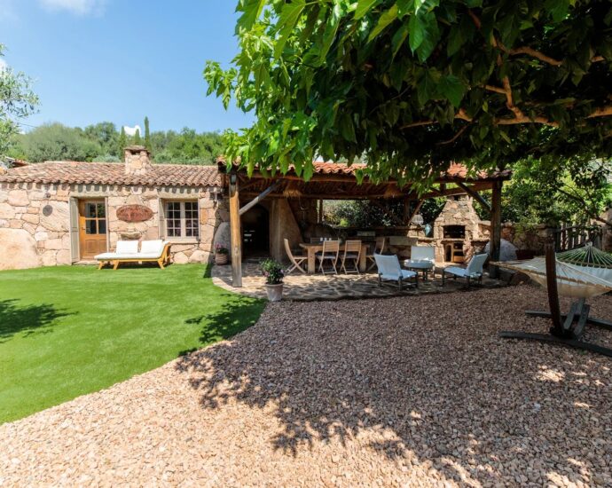 Porto-Vecchio, Palombaggia, villa type bergerie, 3 chambres, piscine, proche plage