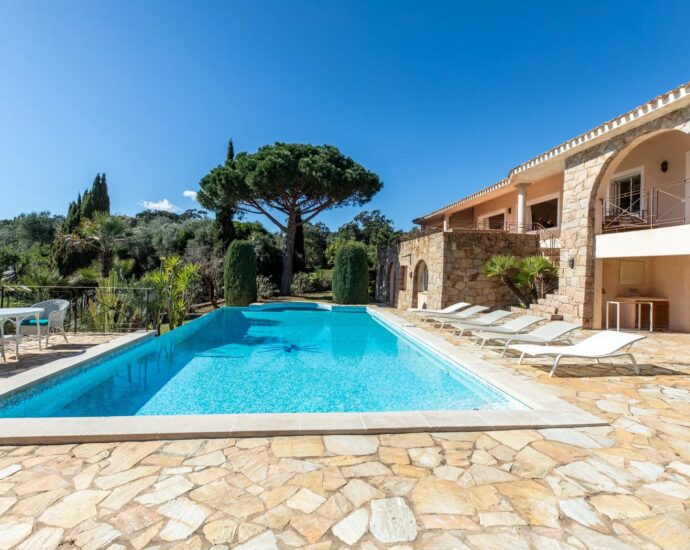 Capicciola, villa 5 chambres, piscine, vue mer, plage à pied