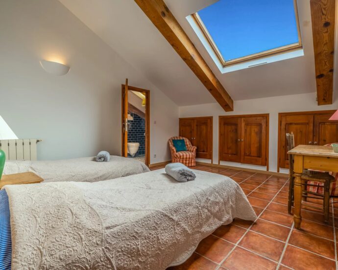 Galeria, Domaine privé, Villa pied dans l&rsquo;eau, 8 chambres, vue mer panoramique, piscine chauffée, proche de Calvi