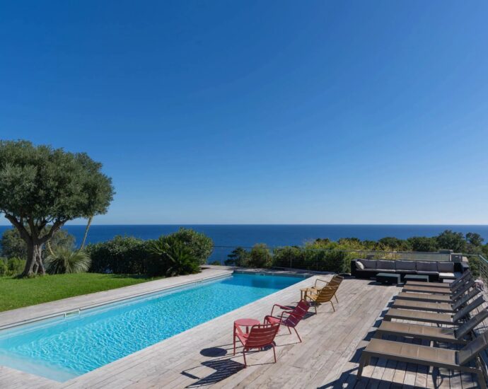 Exclusive listing, Tarco, Sea view, Villa, 8 bedrooms, heated swimming pool, fitness room, close to the beach