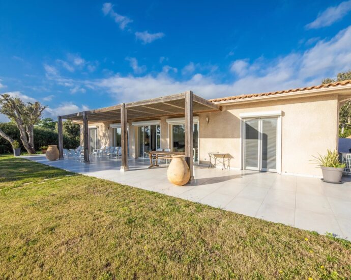 Porto-Vecchio, Domaine de Cala Rossa, villa 5 chambres, piscine et plage à pieds