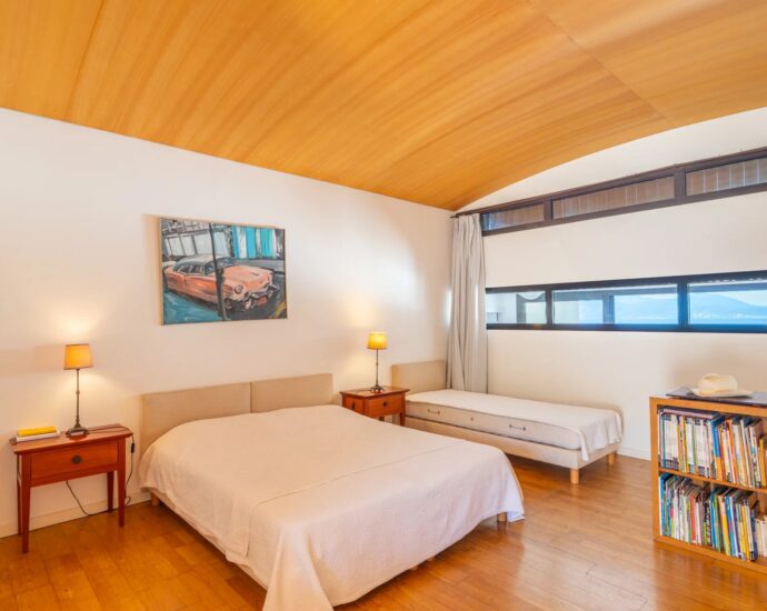 Coti-Chiavari, South Shore, 2 villas, Swimming pool, 7 bedrooms, sea view, walking distance to the beach.”