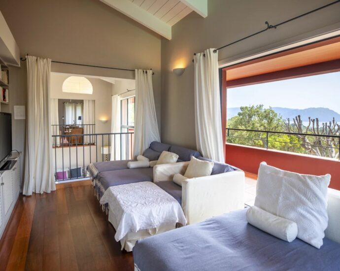 Porto Vecchio, Domaine de Cala Rossa, villa 6 chambres, piscine, vue mer, plage à pieds