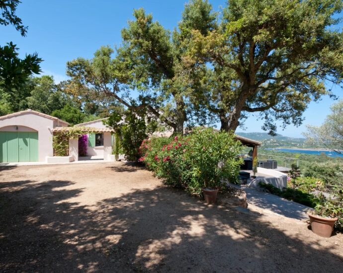 Porto-Vecchio, Villa with Panoramic Sea View, 4 Bedrooms, Pool, Close to the Beach